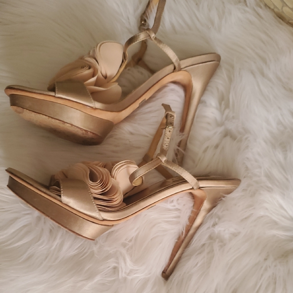 Badgley Mischka Gold Floral Heels - Picture 5 of 12